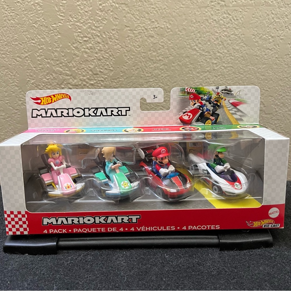Hot Wheels MARIO KART 4 Pack NIB Rosalina Princess Peach Mario Luigi Nintendo